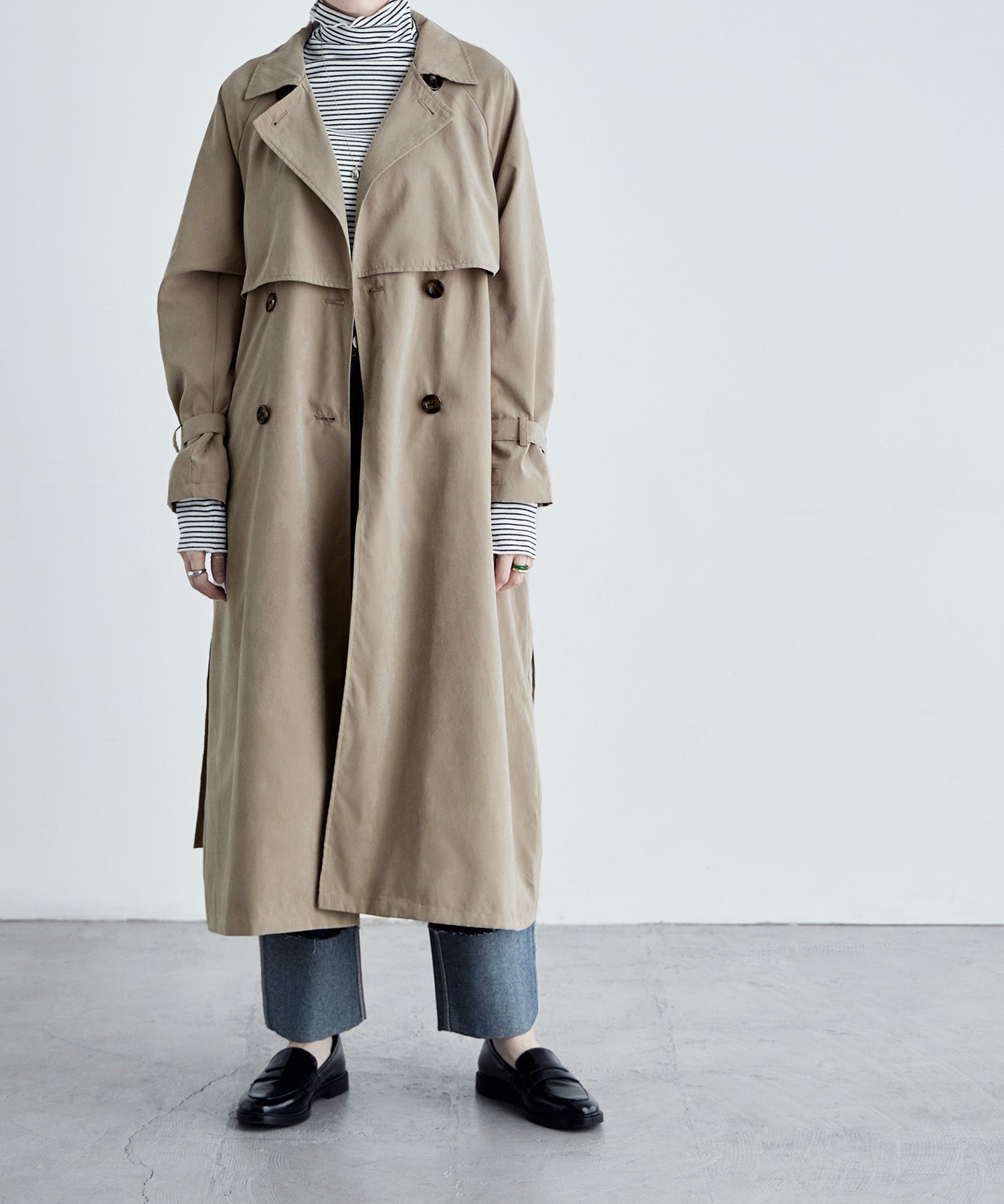 Yoke switching trench coat