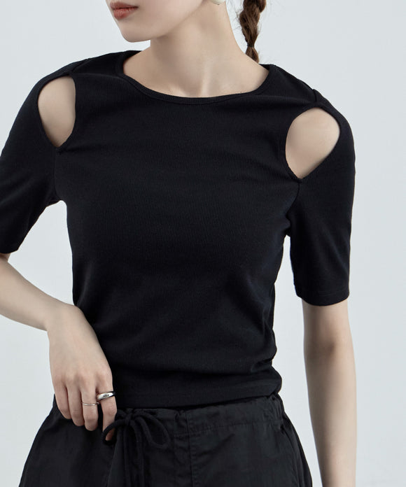 {"color":"\u30d6\u30e9\u30c3\u30af","info":"model\uff1aH170cm size\uff1aM"}