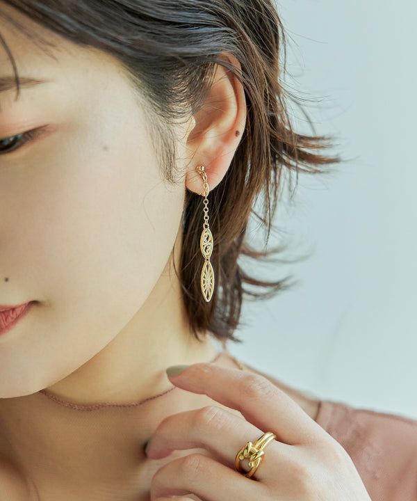 {"color":"\u30b4\u30fc\u30eb\u30c9","info":""}