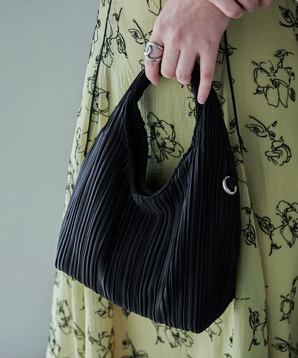 {"color":"\u30d6\u30e9\u30c3\u30af","info":""}