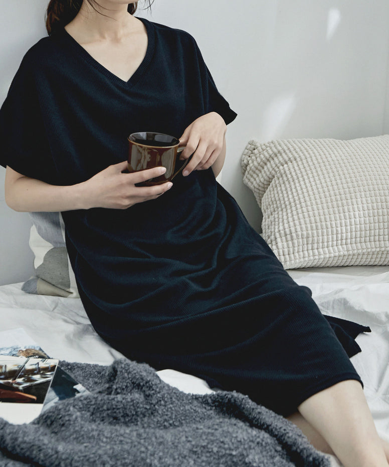 {"color":"\u30d6\u30e9\u30c3\u30af","info":"model\uff1aH161cm size\uff1aM-L"}