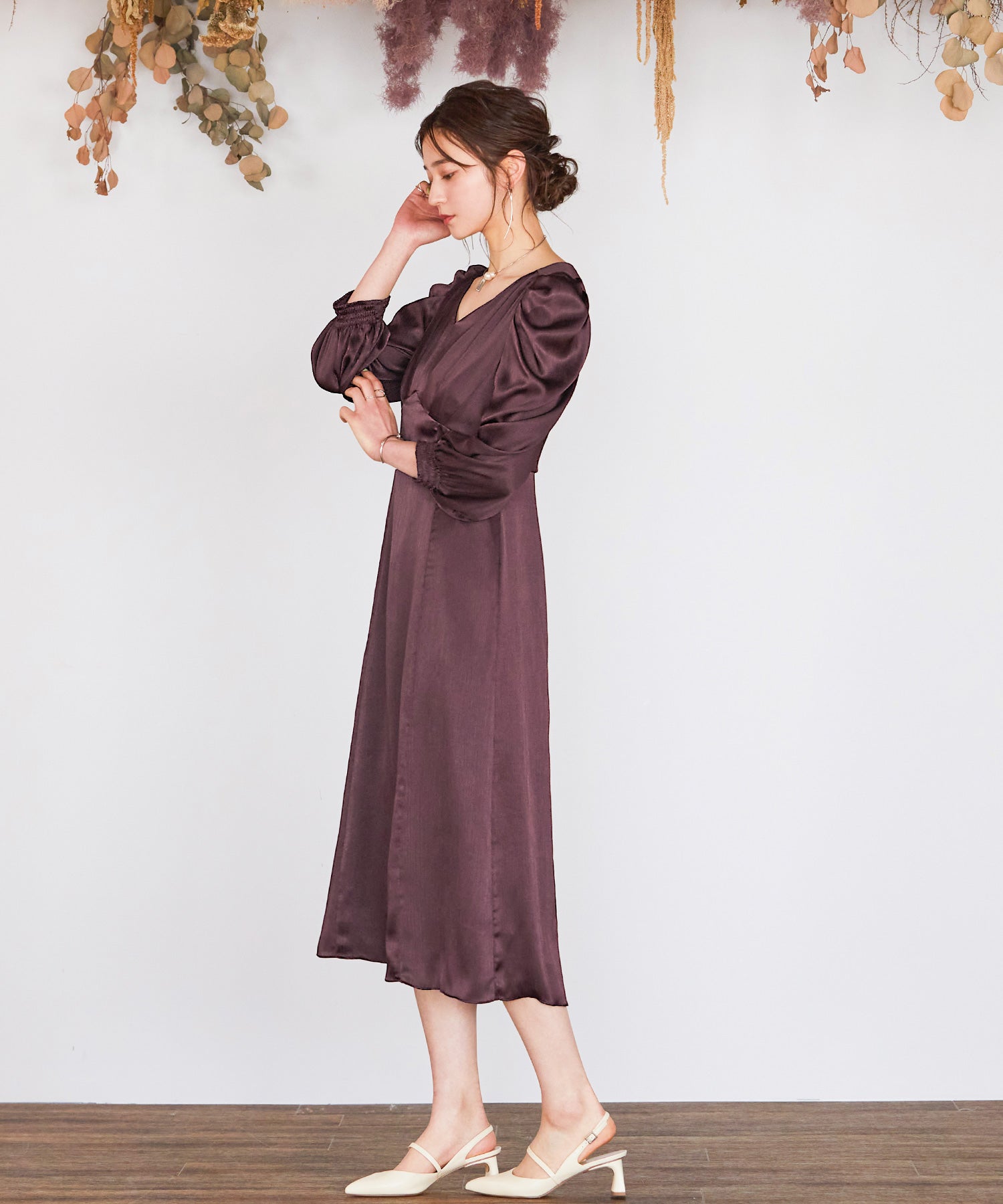 Rai-Atelier】Vネックタックドレス - www.stedile.com.br