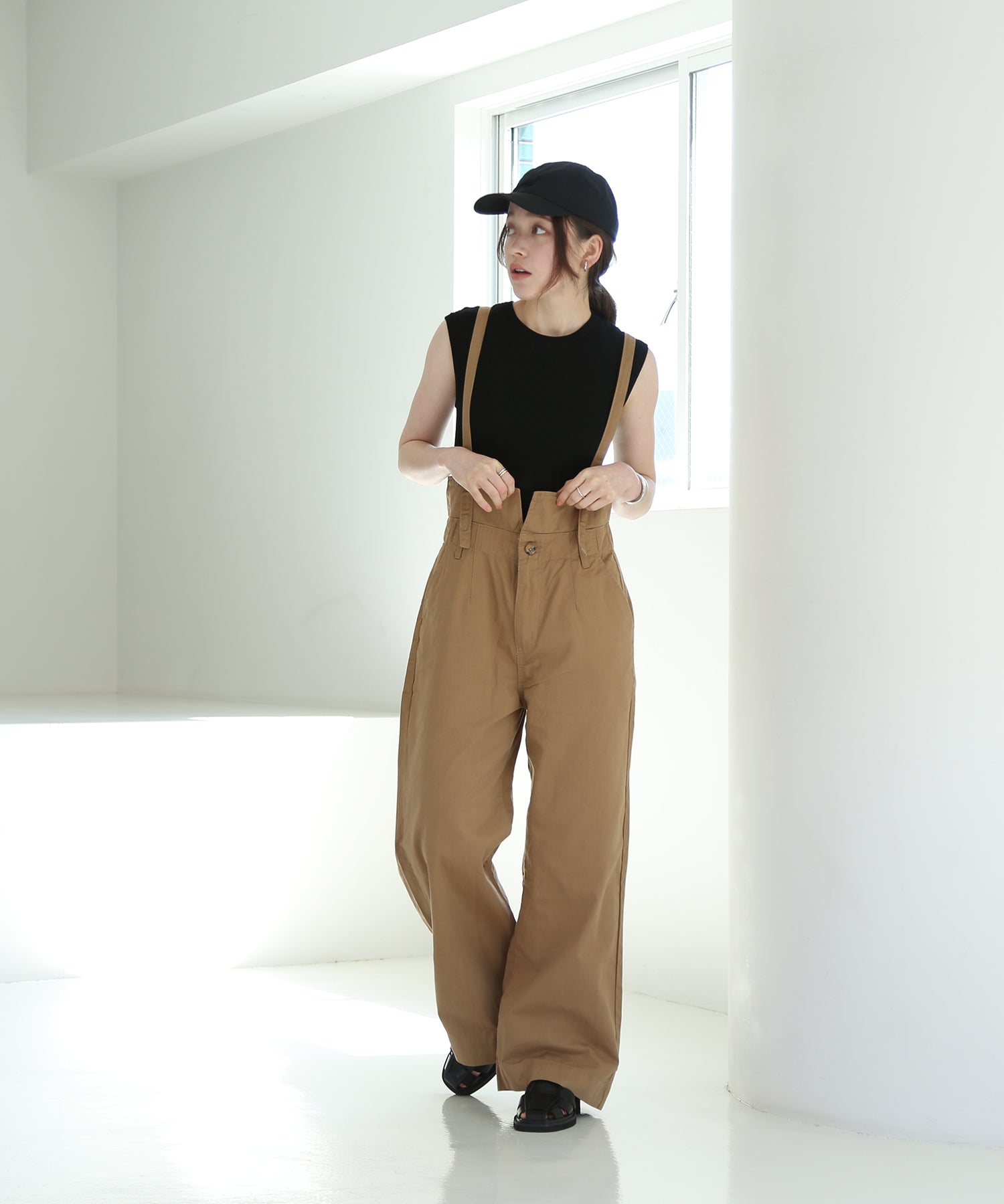 ウィアード　サスペンダー付きパンツ アイボリー サスペンダー付きハイウェストツイルパンツ｜パンツ - aity