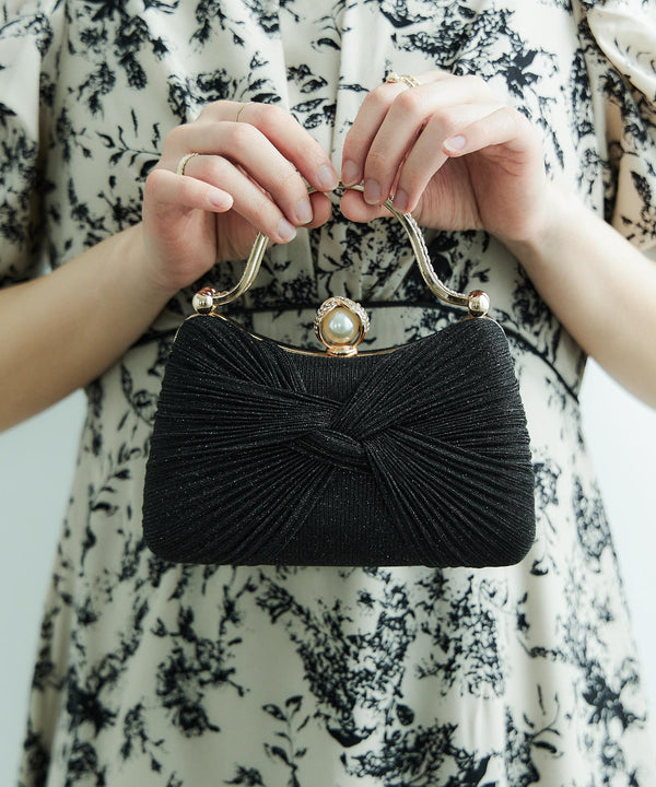 {"color":"\u30d6\u30e9\u30c3\u30af","info":""}