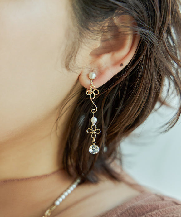 {"color":"\u30b4\u30fc\u30eb\u30c9","info":"model\uff1aH171cm size\uff1aF"}