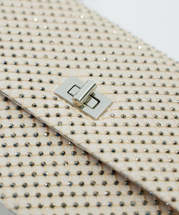 {"color":"","info":""}