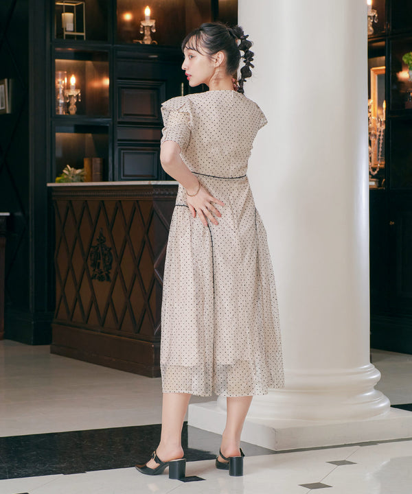 {"color":"\u30d9\u30fc\u30b8\u30e5","info":"model\uff1aH162cm size\uff1aM"}