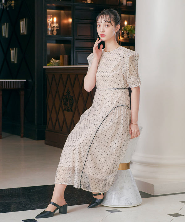 {"color":"\u30d9\u30fc\u30b8\u30e5","info":"model\uff1aH162cm size\uff1aM"}