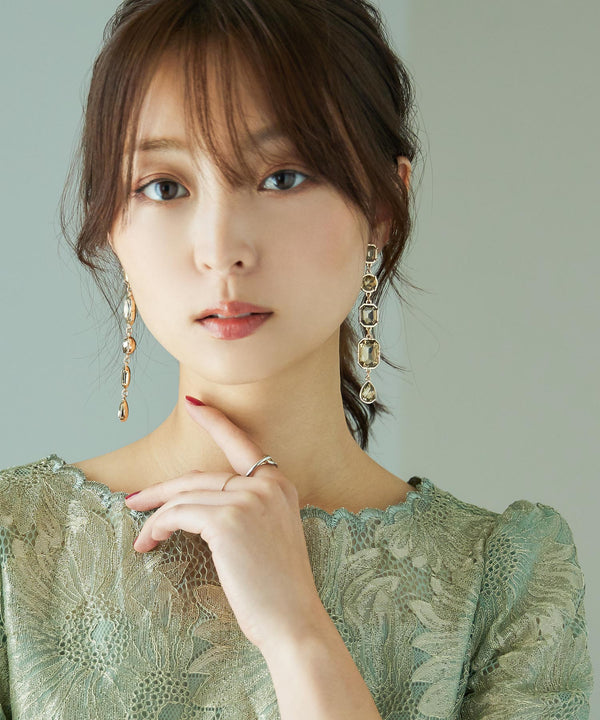 {"color":"\u30b4\u30fc\u30eb\u30c9","info":""}