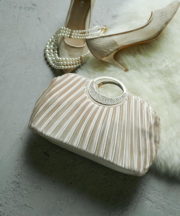 niana サテンプリーツ パーティーバッグ ベージュ